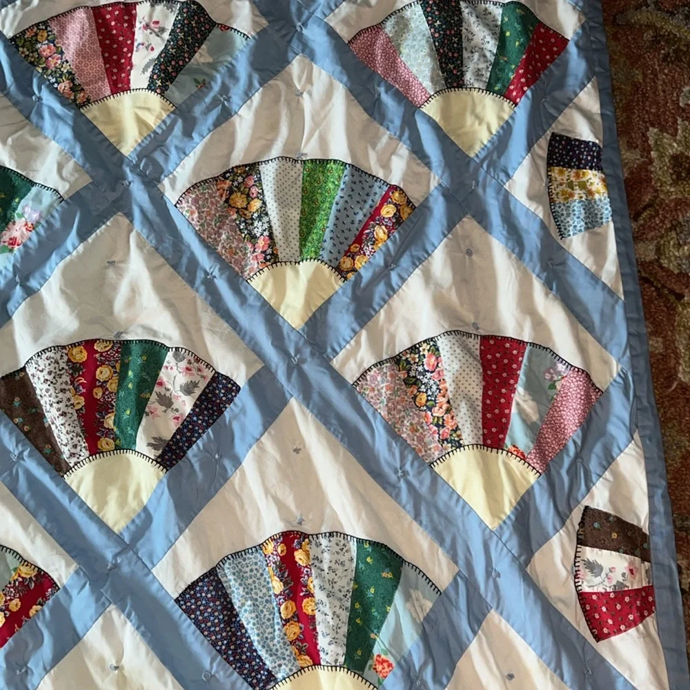 Vintage handmade quilt 70” x 82”